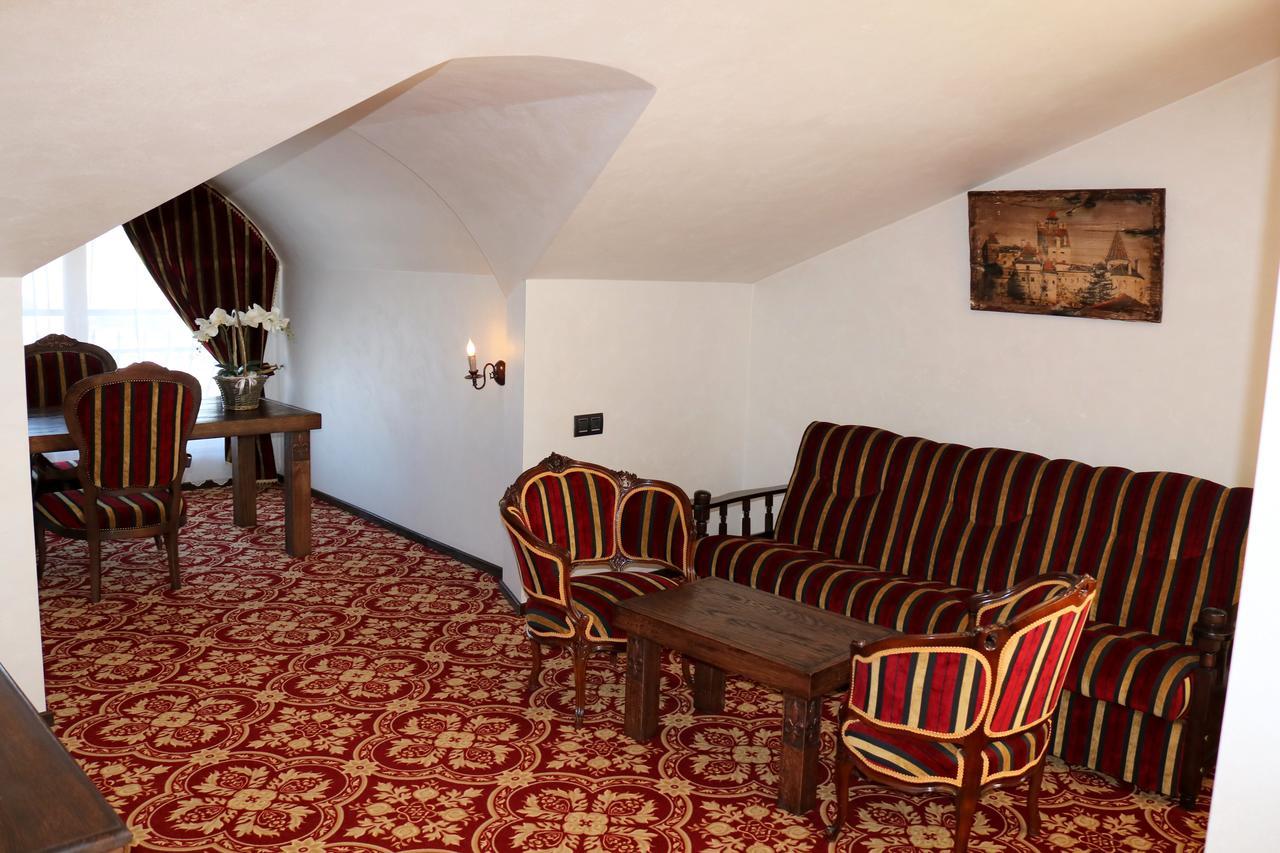 Castel Transilvania Baia Mare Extérieur photo