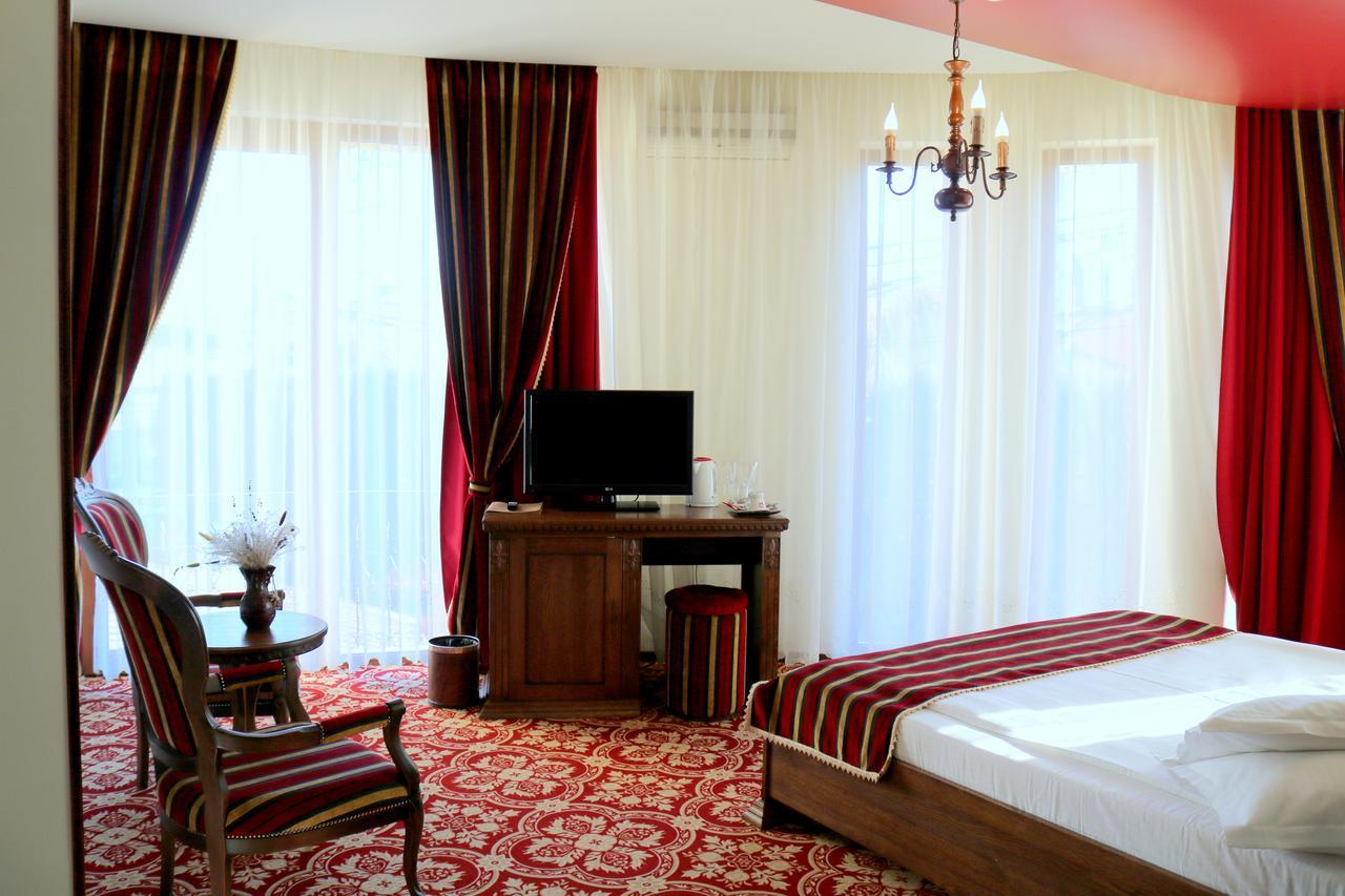 Castel Transilvania Baia Mare Extérieur photo